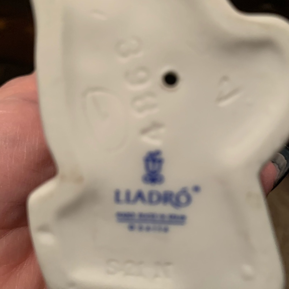 ☀️host pick ☀️ Lladro figurine little girl with candle - Picture 4 of 5